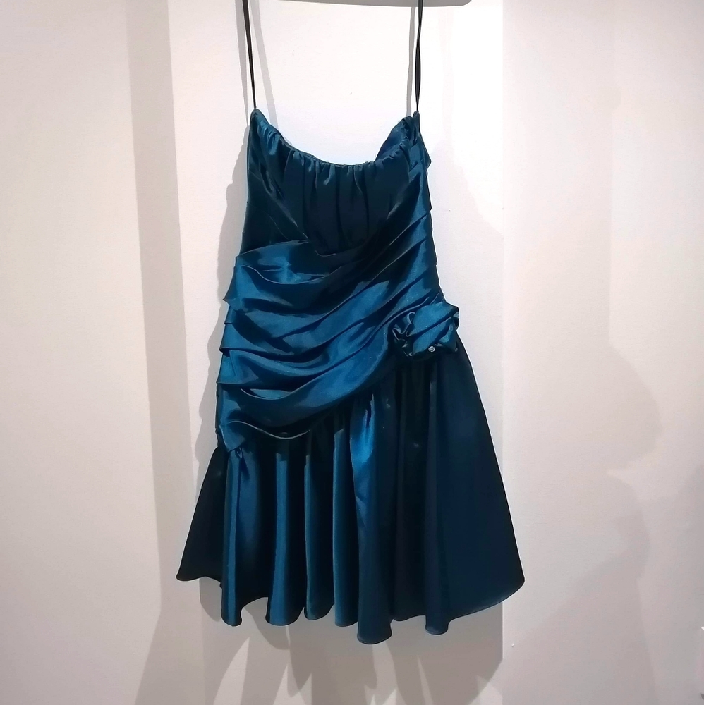 Grad dress - Picture 2 of 2